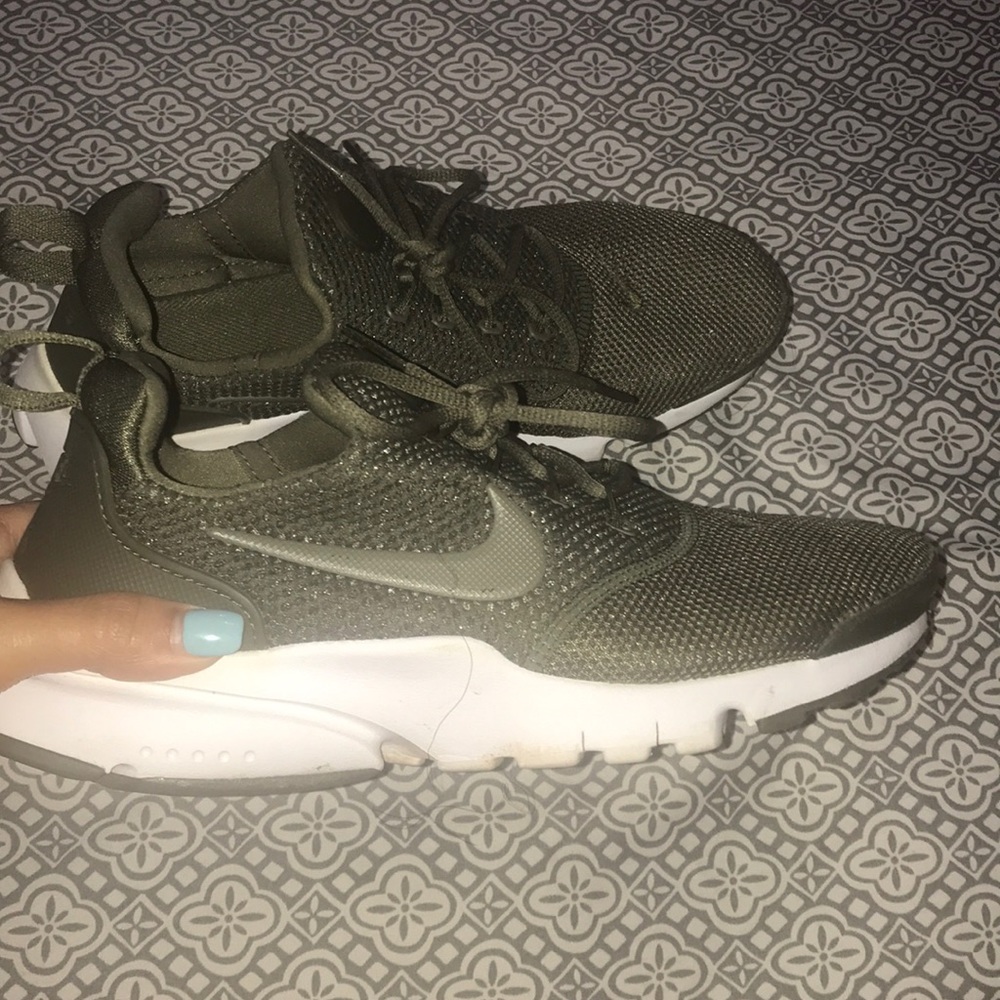 OLIVE GREEN NIKE PRESTOS
